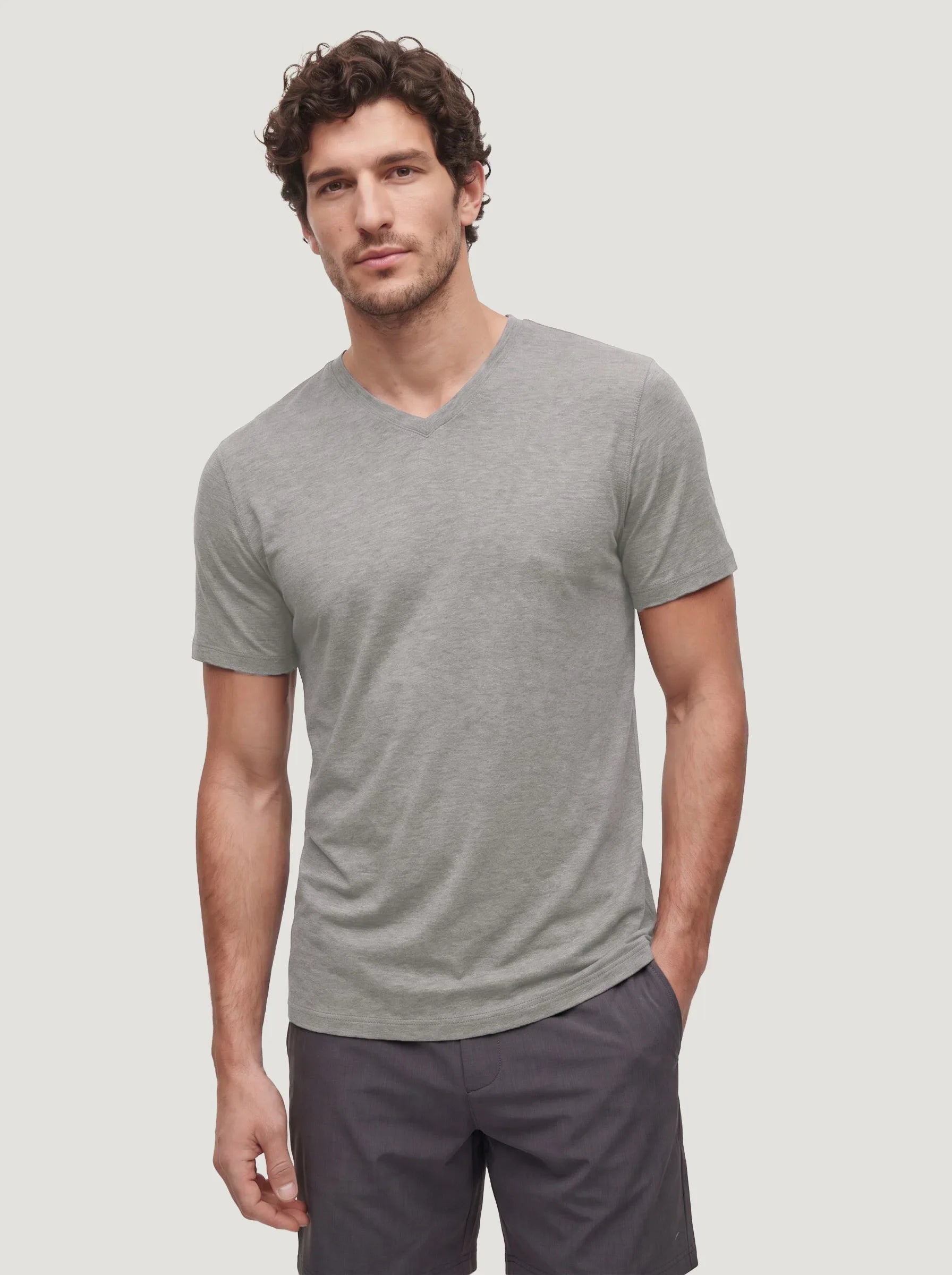 T-shirt scollo a V AirPace™ Performance — Confezione da 3